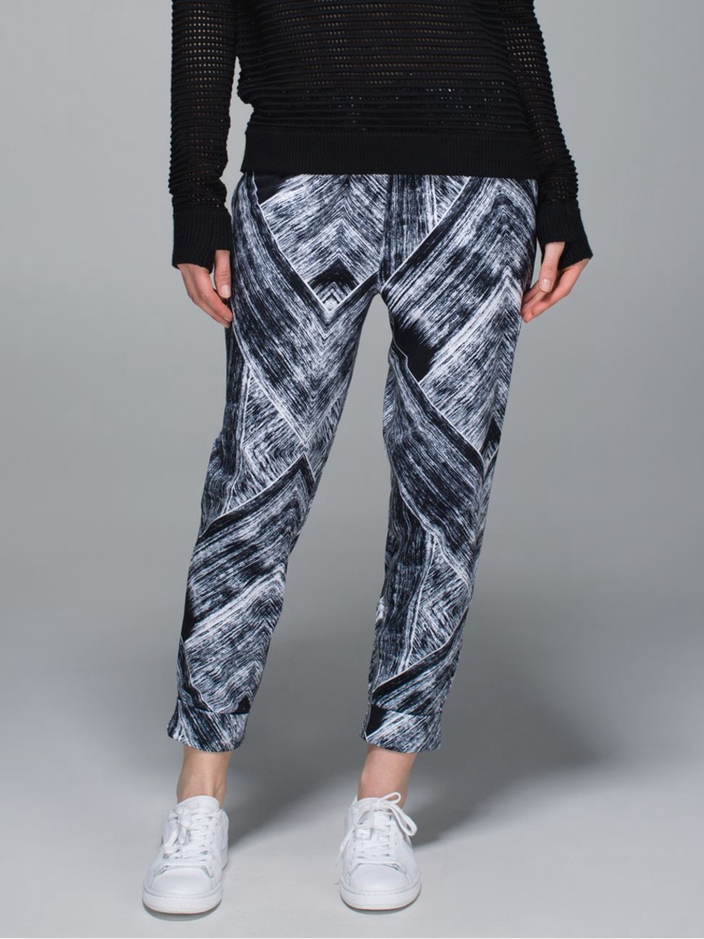 Lululemon Jet crop full on luon pants - heat wave white black